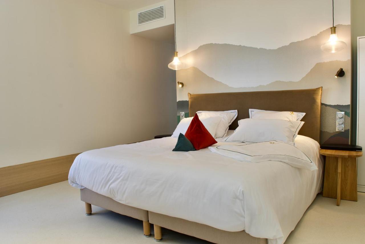 Aux Ducs De Sienne Hotel มองตาเญ ภายนอก รูปภาพ