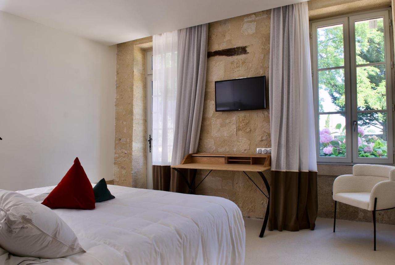 Aux Ducs De Sienne Hotel มองตาเญ ภายนอก รูปภาพ