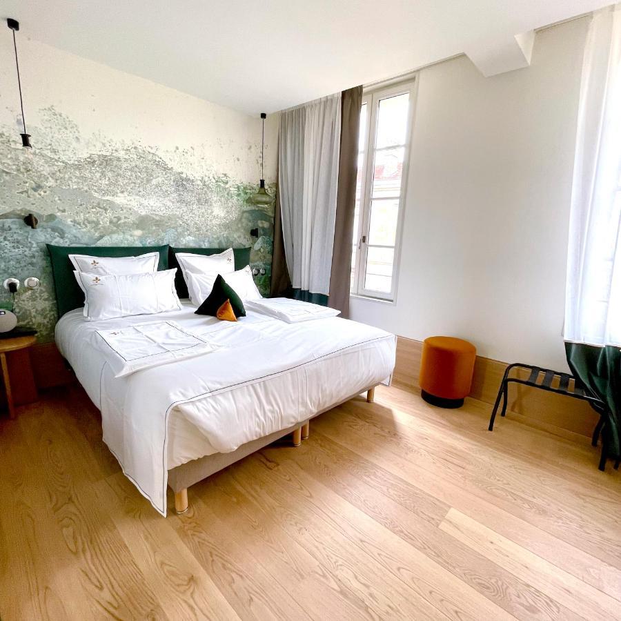 Aux Ducs De Sienne Hotel มองตาเญ ภายนอก รูปภาพ