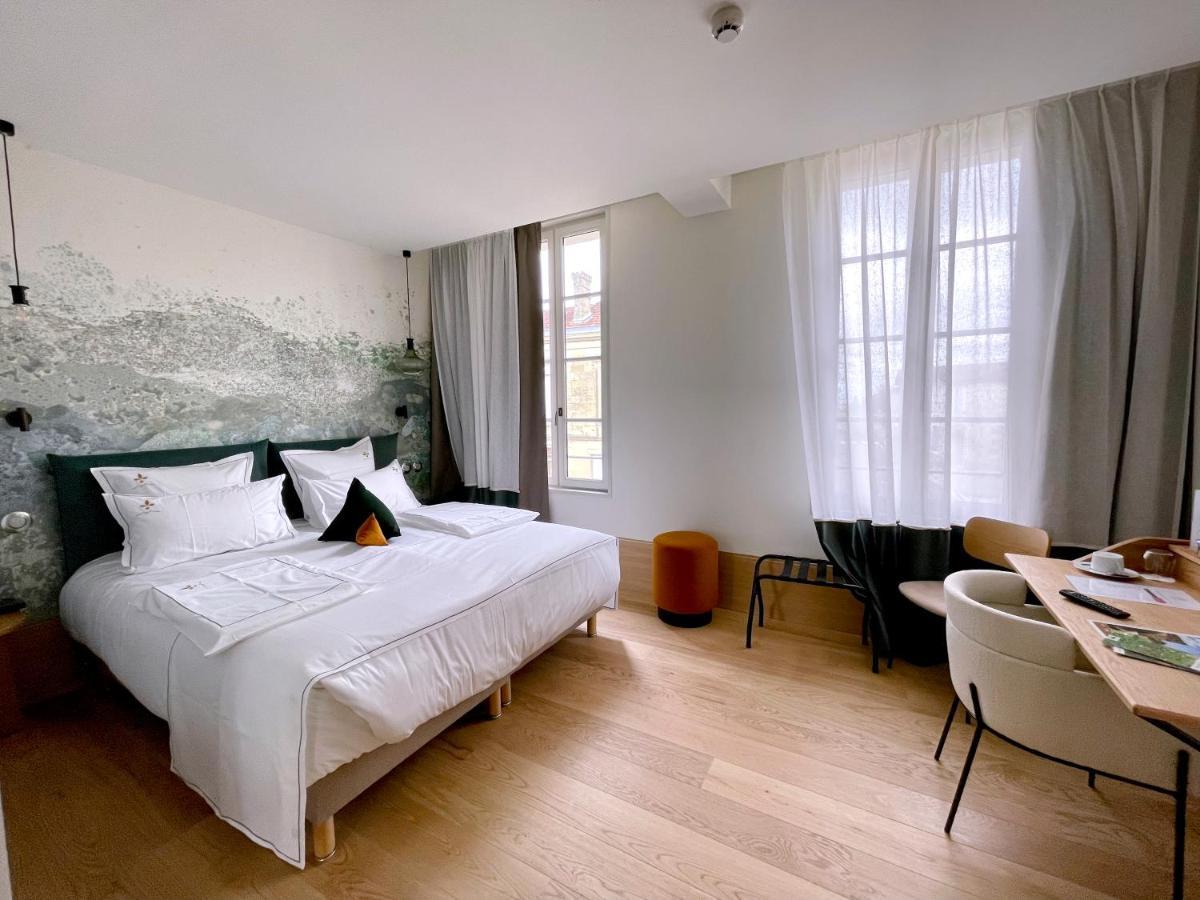 Aux Ducs De Sienne Hotel มองตาเญ ภายนอก รูปภาพ