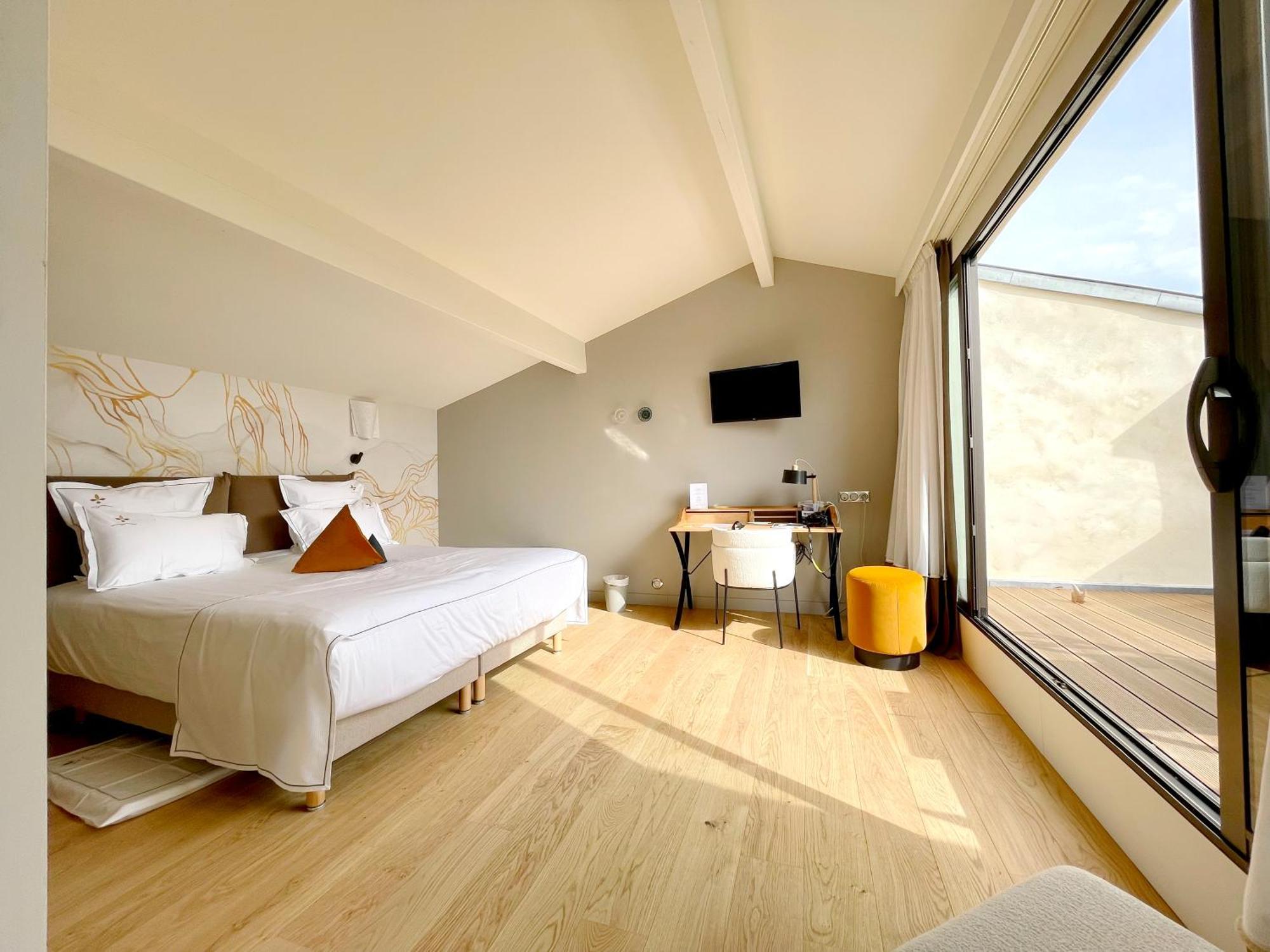 Aux Ducs De Sienne Hotel มองตาเญ ภายนอก รูปภาพ